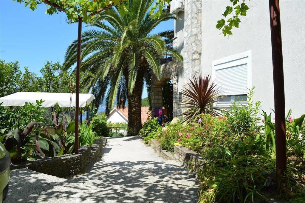 Apartments Mm Sveti Stefan Eksteriør bilde